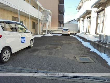 エクセレント桐Ａ[1K/26.4m2]の駐車場1