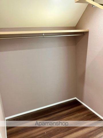 さいたま市緑区 2階建 築8年の内装写真