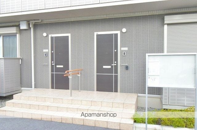 ロイヤルテラスの玄関写真