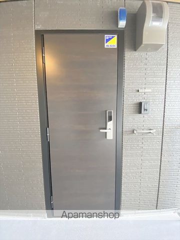 LUVERIAの外観写真