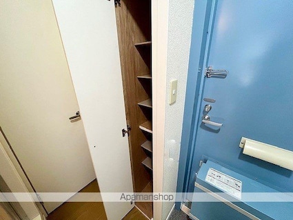 レオパレスヴィレッジ[2DK/49.68m2]の玄関