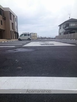 ベストウォール篠原[2LDK/64.55m2]の駐車場2