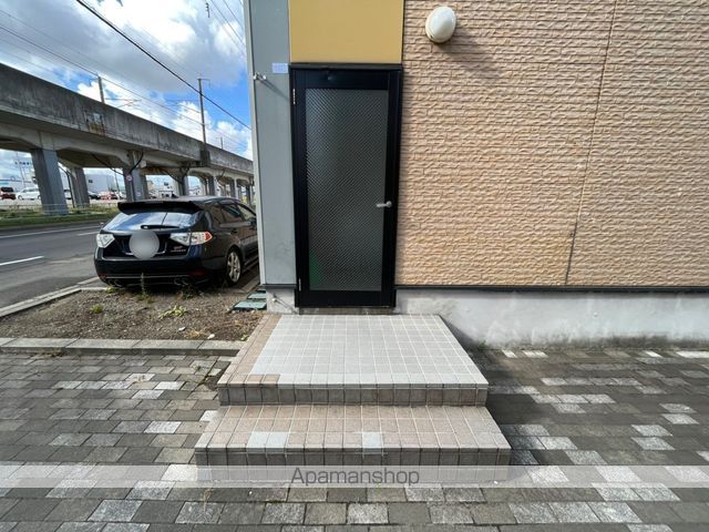 レオパレスノースヒルBの玄関写真