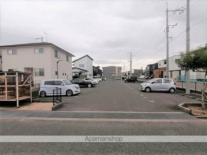 レオパレスヴァン　ソレーユ[1K/28.02m2]の駐車場