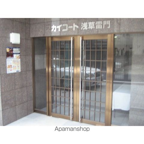 スカイコート浅草雷門の玄関写真
