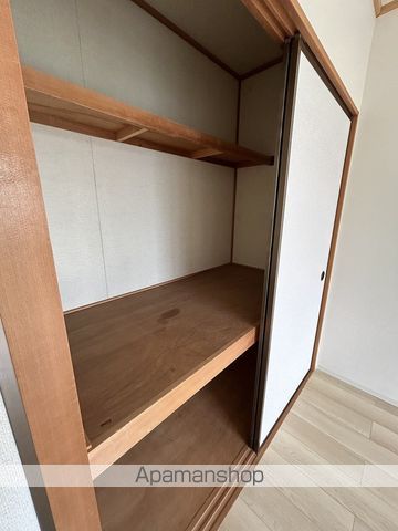 イゾラ ドゥエの内装写真