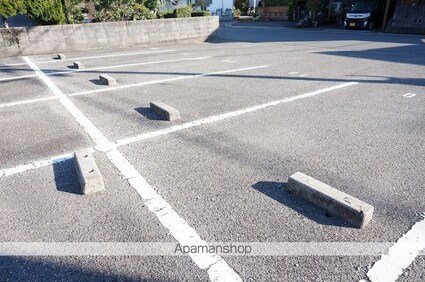 ウィンズ長戸[2LDK/56.85m2]の駐車場1