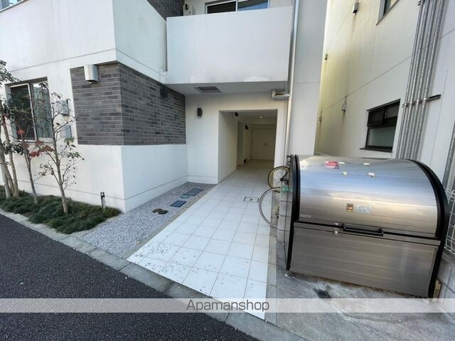 東京都中野区中野５丁目[1R/32.62m2]のエントランス
