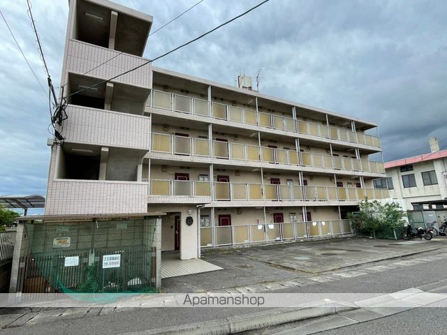 エンブレム三佐の玄関写真