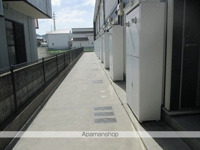 レオネクストこかげの玄関写真