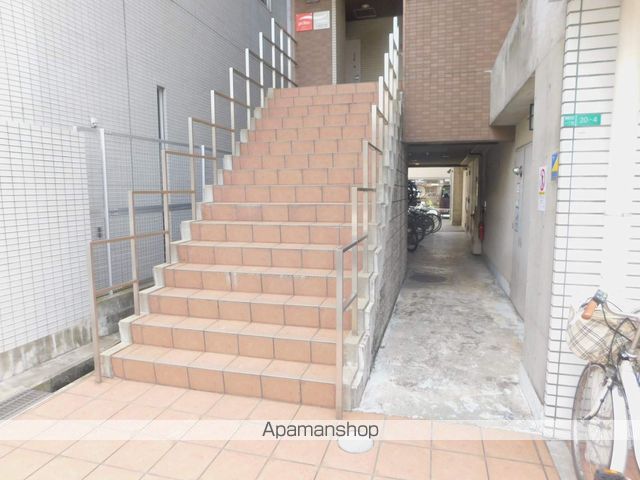 SWISS京橋の玄関写真