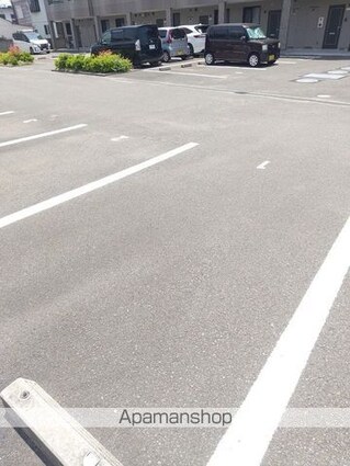 和歌山県和歌山市北島[1LDK/45.63m2]の駐車場2
