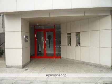 ヴィルラフィーネ東新宿[1R/25.76m2]のエントランス