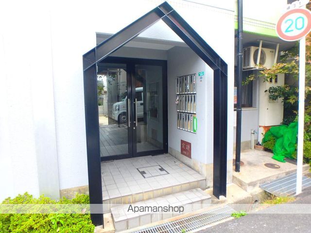 プレアール楠葉東山の玄関写真