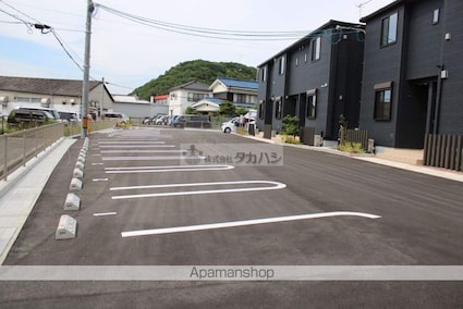 ラヴィエベールⅠ[1LDK/43.97m2]の駐車場