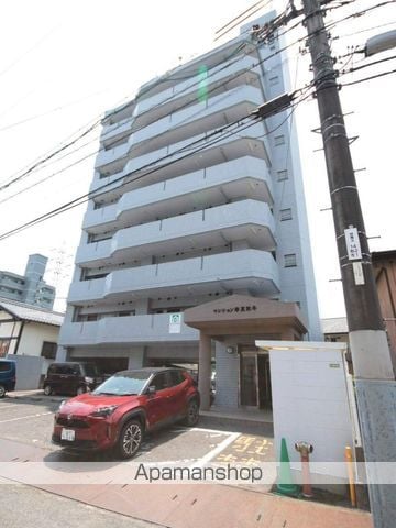 マンション春夏秋冬の外観写真