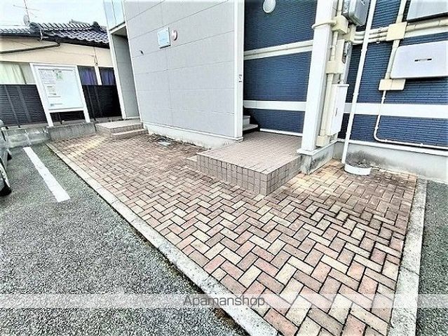 レオネクストメゾンメルヴェイユの玄関写真