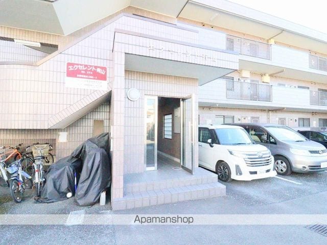 エクセレント 有山の玄関写真