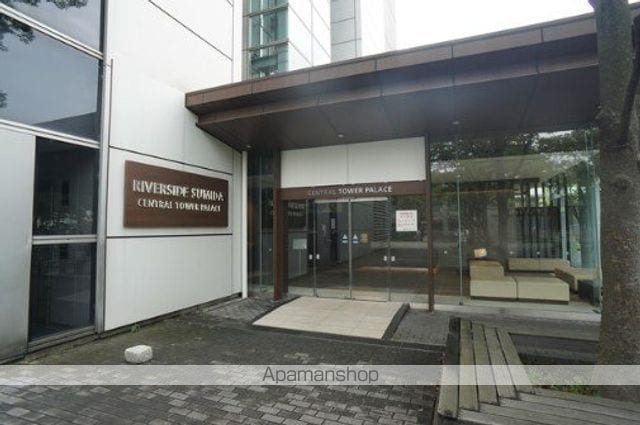 リバーサイド隅田セントラルタワーパレスの玄関写真