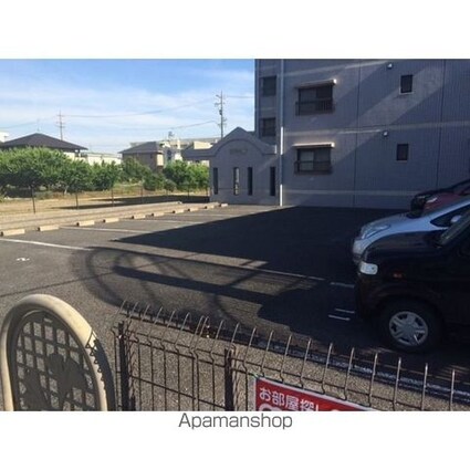ＰＡＴＩＯ楠[3DK/60m2]の駐車場