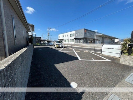 スタンサミーア八日市[1K/30.39m2]の駐車場