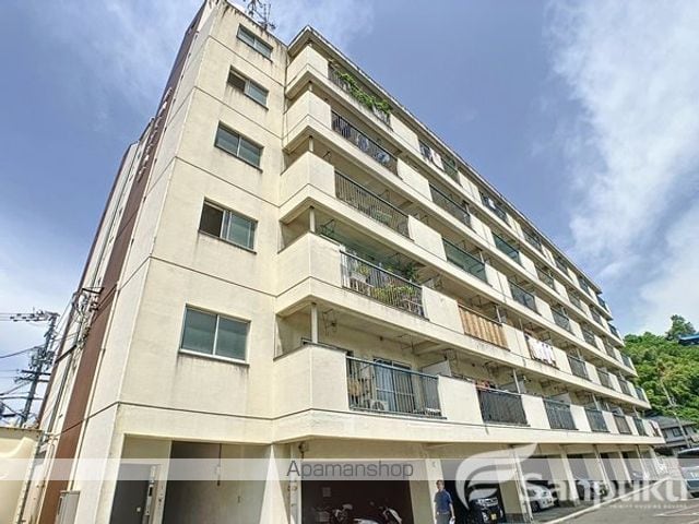 港山マンションの外観写真