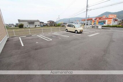 カーサ　セレーノ　Ⅱ[1LDK/46.09m2]の駐車場