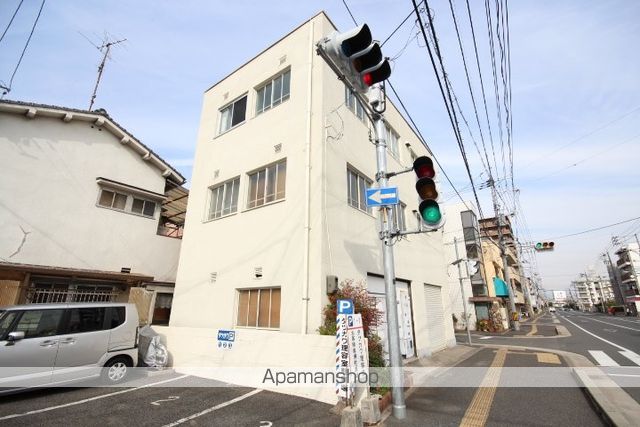 小中ビルの外観写真