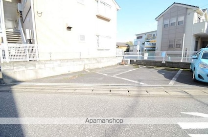 埼玉県八潮市大字垳[2K/39m2]の駐車場3