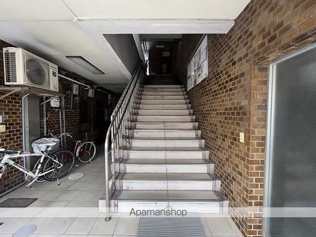 元町東ビルの玄関写真