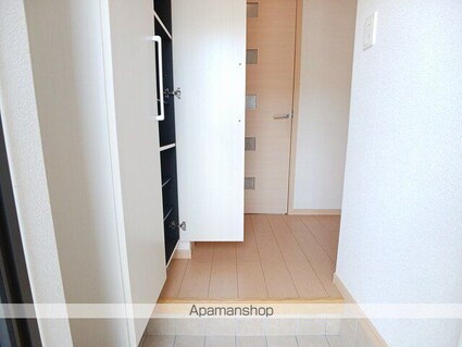 ラ　カーサ　Ａ[1LDK/45.89m2]の玄関