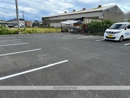 サンフラワー山波[1K/24.84m2]の駐車場