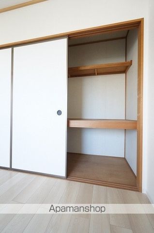 イゾラ ドゥエの内装写真