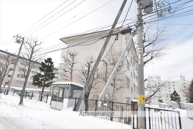 札幌西月寒団地3号棟の外観写真