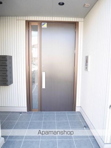 エンペラー Bの玄関写真