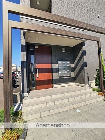 シェノン二本木新町の玄関写真