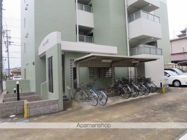 フィオーレ関田の玄関写真