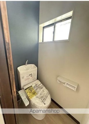 葛飾区新小岩四丁目戸建て[2DK/74.52m2]のトイレ