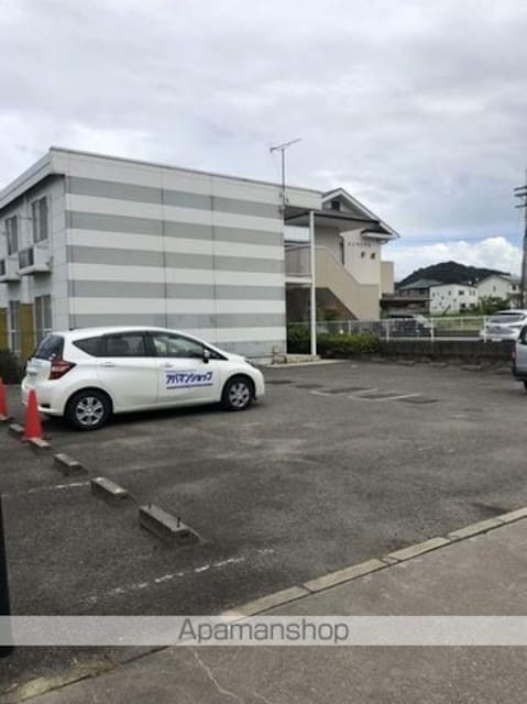 レオパレスセブン[1K/22.7m2]の駐車場1