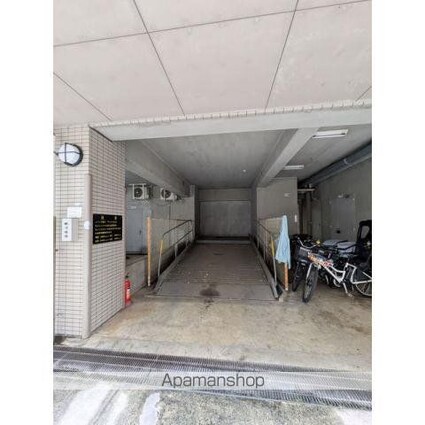 アーバン赤堤[1K/22.43m2]の駐車場