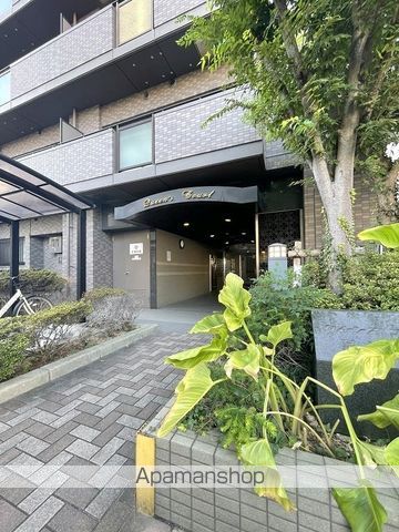 クイーンズコートAWAZAの玄関写真