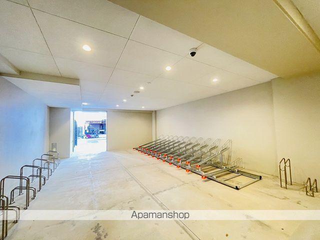 リシュドール堀田駅東の玄関写真