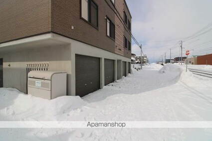 ｉｍｍｅｕｂｌｅ（イムーブル）[1LDK/33.06m2]の駐車場2