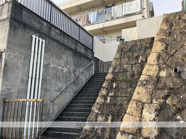 西新在家マンションの玄関写真