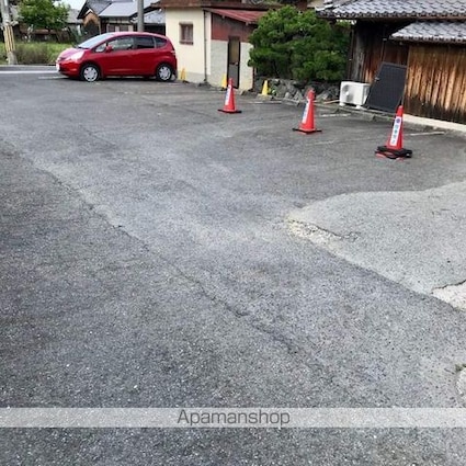 ハイツ曙[2K/39.7m2]の駐車場