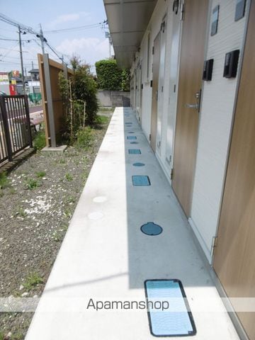 アスコット薬師堂西の玄関写真