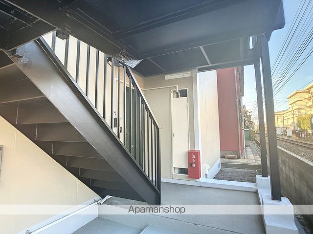 ラシーヌ弐番館の玄関写真