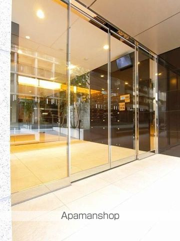CRANE COURT TSURUMIの玄関写真