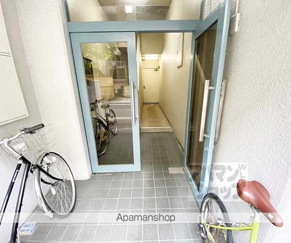 華園マンションの玄関写真