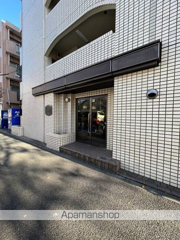 メゾン・ド・ラシーヌの玄関写真